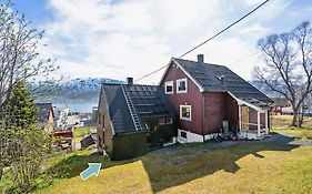 Cozy Little House In Tromso City